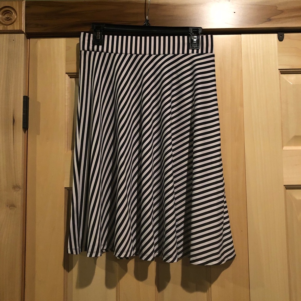 Cato knee-length skater skirt